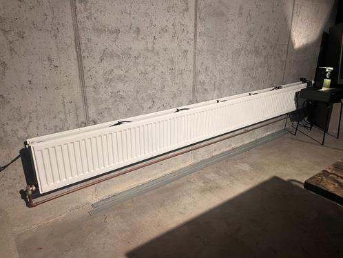 Standard radiator All-In 300 x 33 x 3000 / 4254W + thermosta, Doe-het-zelf en Bouw, Verwarming en Radiatoren, Gebruikt, Radiator