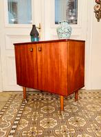 Vintage dressoir op wieltjes, Antiek en Kunst, Curiosa en Brocante, Ophalen of Verzenden