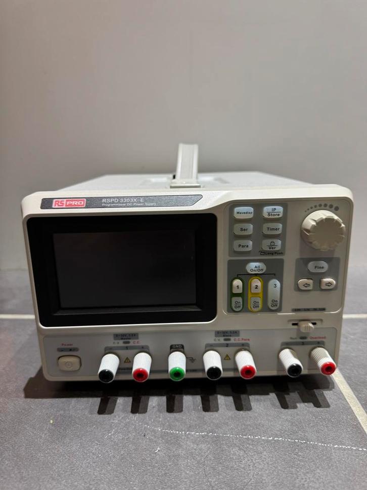 RS PRO RSPD3303X-E labvoeding – 3 outputs – perfecte staat, Doe-het-zelf en Bouw, Meetapparatuur, Zo goed als nieuw, Ophalen