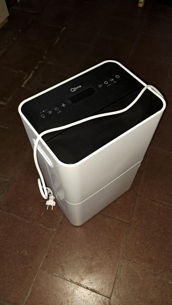 Luchtontvochtiger Qlima D820 A Smart, Elektronische apparatuur, Overige elektronische apparatuur, Zo goed als nieuw, Ophalen of Verzenden