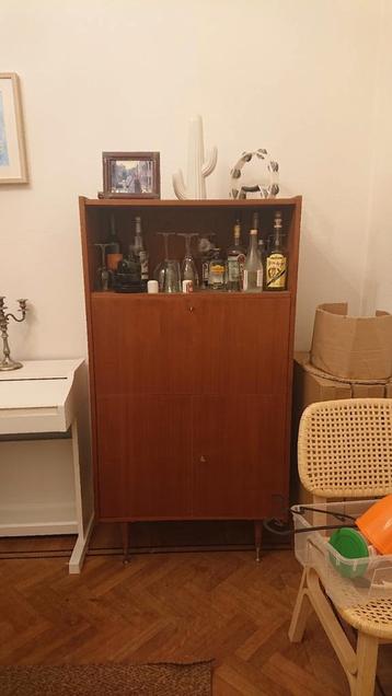 Retro sideboard (met licht binnen) beschikbaar voor biedingen