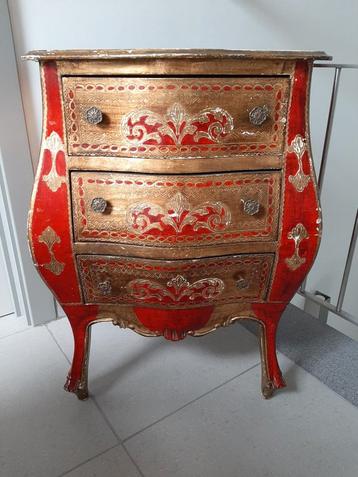 Florentijns buikkastje | kleine commode  beschikbaar voor biedingen