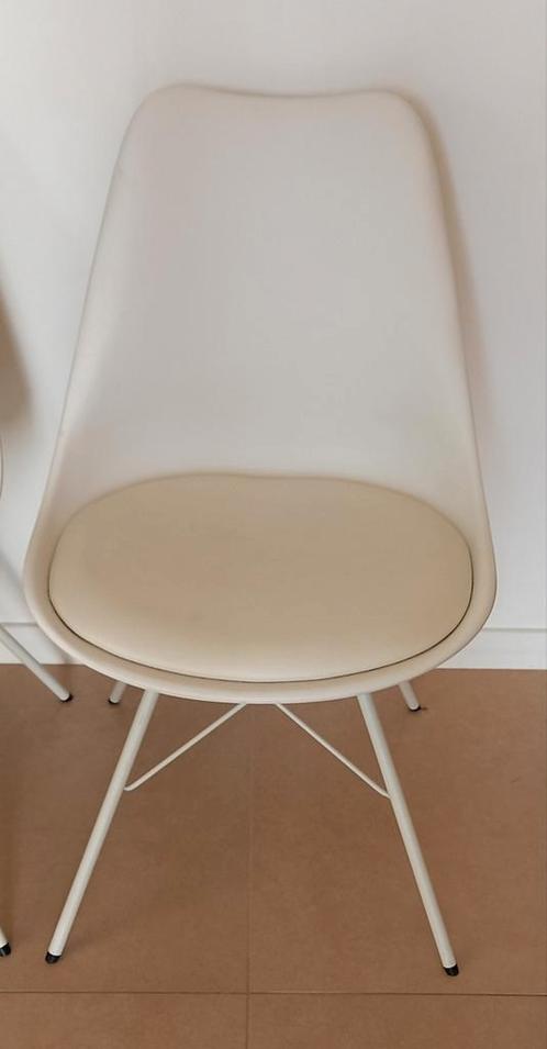 Twee witte design stoelen met kussen, Huis en Inrichting, Stoelen, Gebruikt, Twee, Ophalen