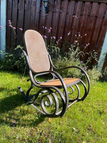 Thonet schommelstoel beschikbaar voor biedingen