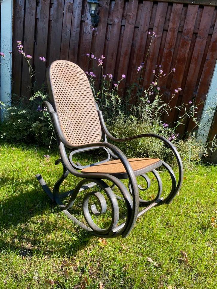 Thonet schommelstoel, Antiek en Kunst, Antiek | Meubels | Stoelen en Sofa's, Ophalen