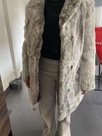 Luxe konijnenbontjas – Vintage & elegant, Ophalen, Zo goed als nieuw, Maat 42/44 (L), Beige