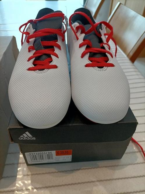 nieuwe voetbalschoenen Adidas maat 37, Sport en Fitness, Voetbal, Nieuw, Schoenen, Ophalen