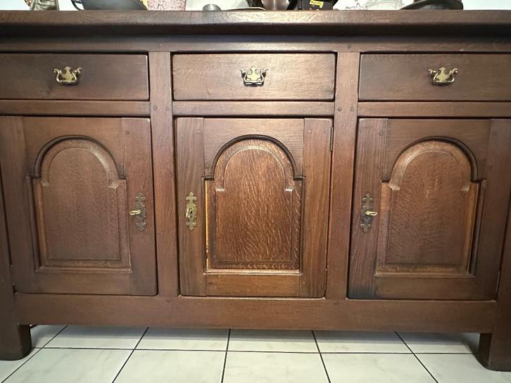 Buffet Ancien en Chêne Massif - Style Rustique, Maison & Meubles, Armoires | Buffets, Comme neuf, Moins de 100 cm, 150 à 200 cm