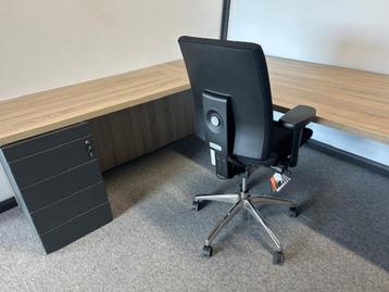 Directiebureau hoekcombinatie manager beschikbaar voor biedingen