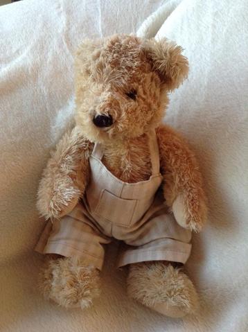 Mooi knuffelbeertje beschikbaar voor biedingen