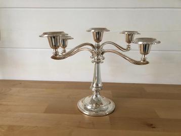 Chandelier en métal argenté beschikbaar voor biedingen