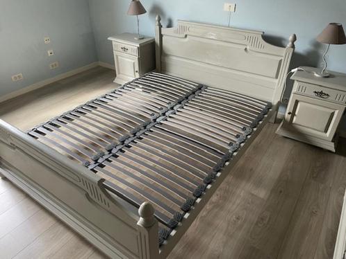 Slaapkamer: Bed + lattenbodem + 2 nachtkastjes, Huis en Inrichting, Slaapkamer | Bedden, Gebruikt, Tweepersoons, Ophalen