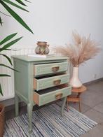 Petite commode en chêne massif, Maison & Meubles, Tables | Dessertes, 25 à 50 cm, Enlèvement ou Envoi, Comme neuf, Moins de 50 cm