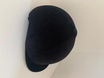 Fluwelen paardrijhelm, tok beschikbaar voor biedingen