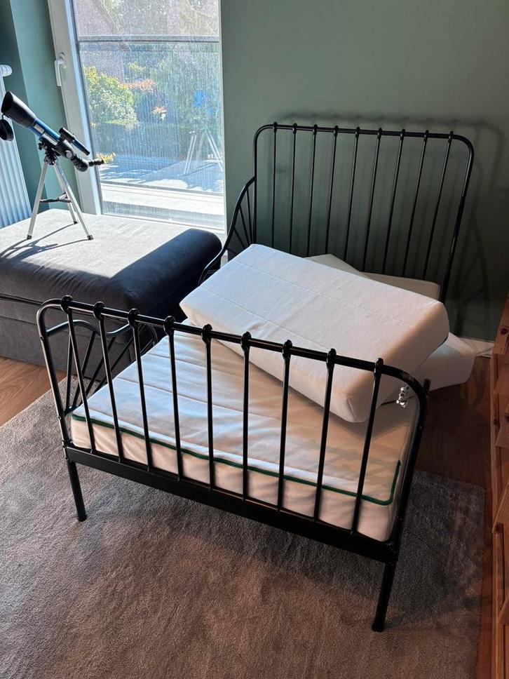 Meegroeibed kinderbed Ikea Minnen zwart, Huis en Inrichting, Slaapkamer | Bedden, Gebruikt, Eenpersoons, 80 cm, 200 cm, Metaal