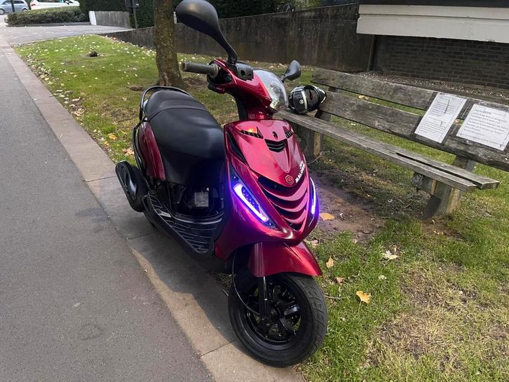 Piaggio zip 4t 80cc Aklasse, Fietsen en Brommers, Scooters | Piaggio, Zo goed als nieuw, Zip, Klasse A (25 km/u), Benzine, Ophalen