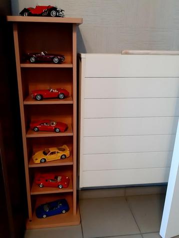 Bburago  1/24  met kastje beschikbaar voor biedingen