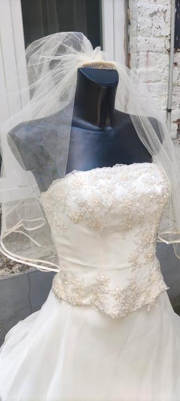 Robe de mariée créateur Borgèse Taille 38 disponible aux enchères