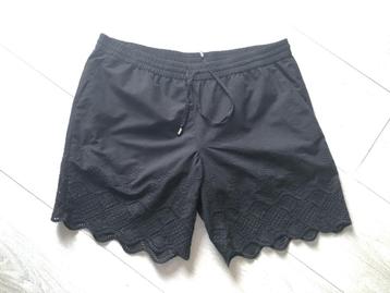 Bodyflirt short – Maat 44, volledig gevoerd beschikbaar voor biedingen