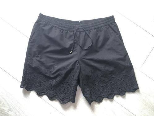 Bodyflirt short – Maat 44, volledig gevoerd, Kleding | Dames, Broeken en Pantalons, Zo goed als nieuw, Maat 42/44 (L), Zwart, Kort
