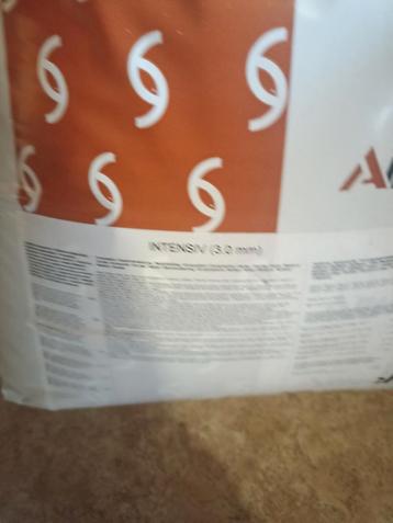 Steur voer te koop 25 kilo beschikbaar voor biedingen