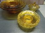 plats anciens en verre couleur ambre +assiettes +confiturier, Maison & Meubles, Cuisine | Vaisselle, Service complet, Comme neuf