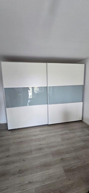 Kleerkast met 2 schuifdeuren. 295 cm... beschikbaar voor biedingen