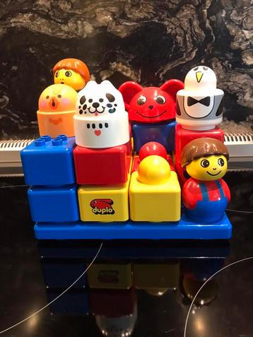 Duplo bouwsteentjes, met verschillende figuurtjes beschikbaar voor biedingen