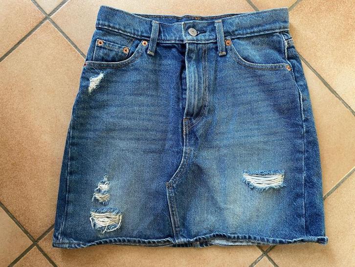 Levi's W26 blauwe jeansrok washed voorgescheurde pre-used, Kleding | Dames, Rokken, Gedragen, Maat 34 (XS) of kleiner, Blauw, Boven de knie