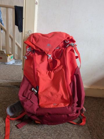 quechua rugzak 20l koraalrood beschikbaar voor biedingen