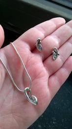 Zilveren set van oorbellen en ketting met zirkonia, Ophalen of Verzenden, Zo goed als nieuw, Zilver, Zilver