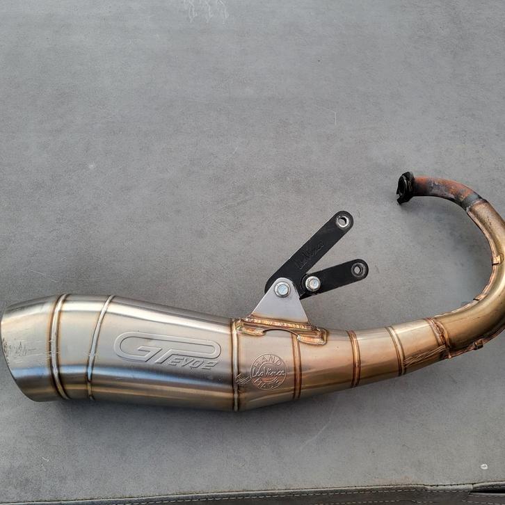 Leovinci GP Evo 2 uitlaat voor over o.a mbk booster, Fietsen en Brommers, Brommers | Tuning en Styling, Ophalen of Verzenden