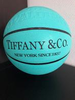 Basket TIFFANY & CO contre SPALDING, Sports & Fitness, Ballon, Envoi, Neuf