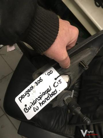 Peugeot 306 2000 spiegel links handbediend beschikbaar voor biedingen