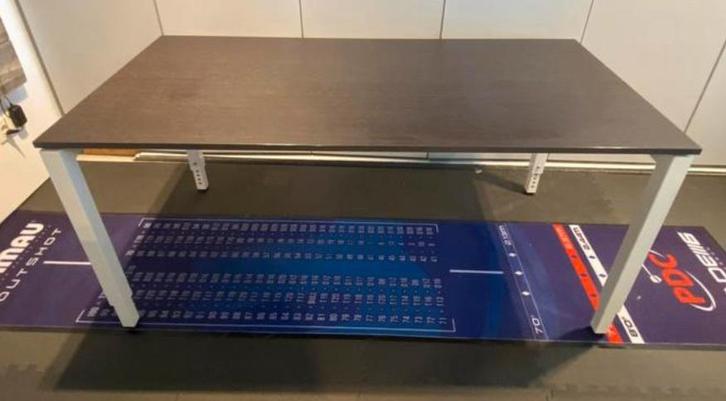 Verstelbare tafel met blad in wengé en wit onderstel, Huis en Inrichting, Tafels | Eettafels, Zo goed als nieuw, Ophalen