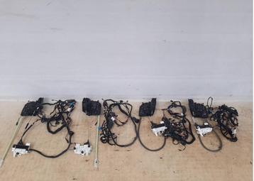 Complete set sloten met soft close sluiting BMW 7 G11 G12 beschikbaar voor biedingen