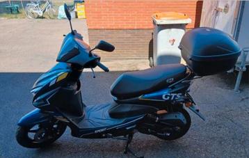 Scooter sirocco gts sport klasse a nieuwstaat 11 maand oud, Enlèvement, Comme neuf