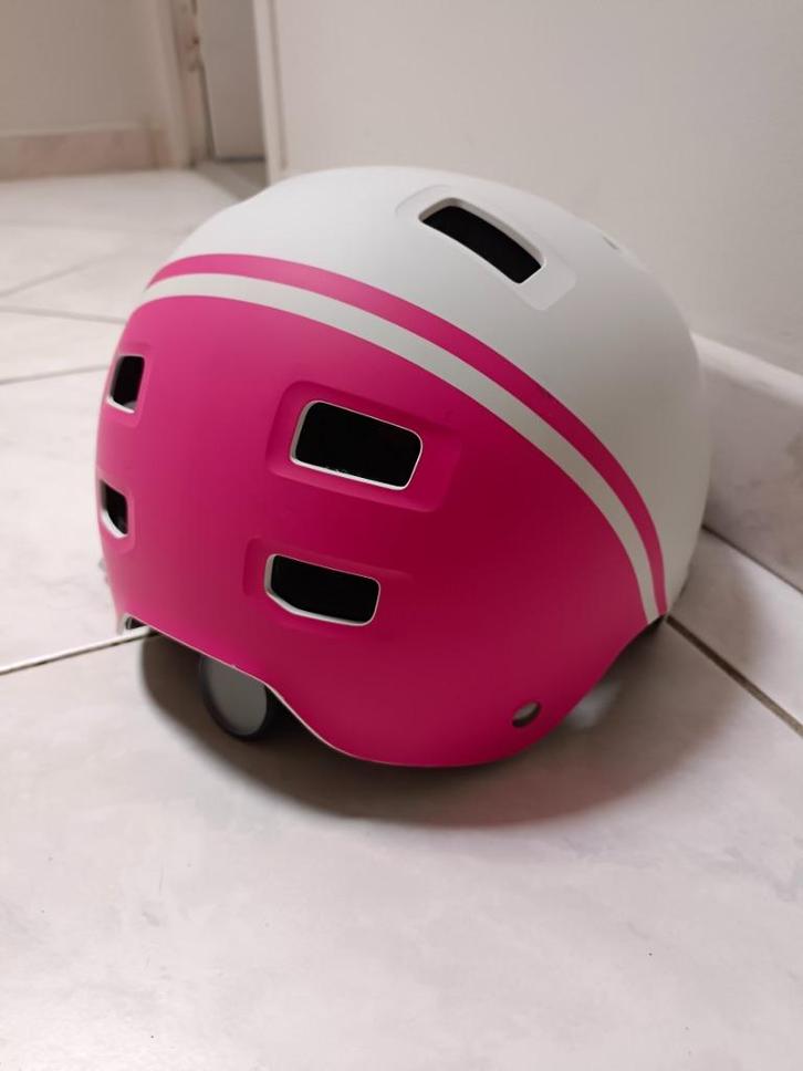 BTWIN 55-59 cm inlineskatefiets scooterhelm, Fietsen en Brommers, Fietsaccessoires | Fietshelmen, Gebruikt, Jongen of Meisje, Overige maten