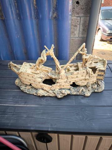 Groot aquarium boot ornament  beschikbaar voor biedingen