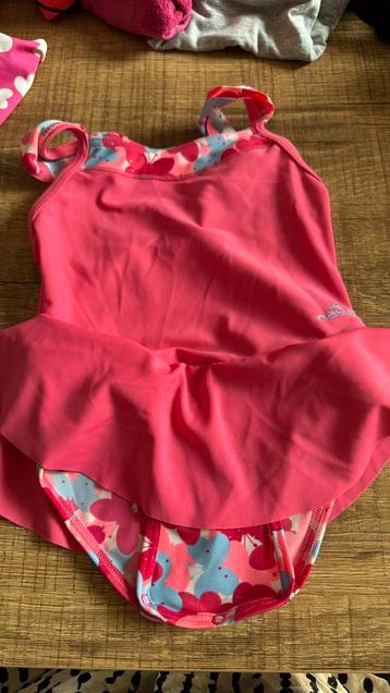 Badpak 86, Enlèvement, Maillot de bain