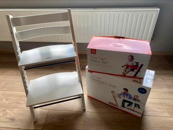 Witte Stokke Tripp Trapp stoel met babyset & newborn set beschikbaar voor biedingen