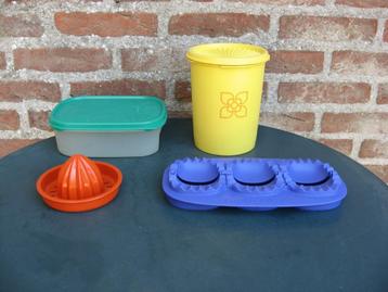 tupperware: voorraaddoos, bus met zonnedeksel,appelflapmaker beschikbaar voor biedingen