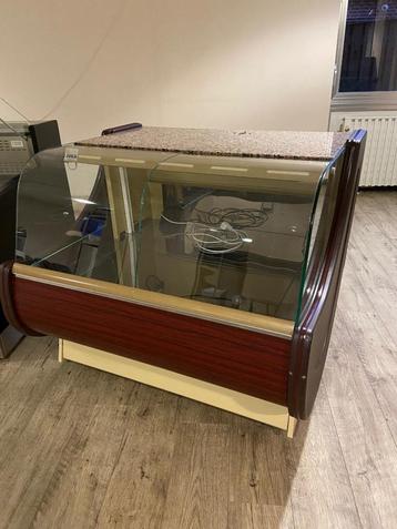 Toonbankje beschikbaar voor biedingen