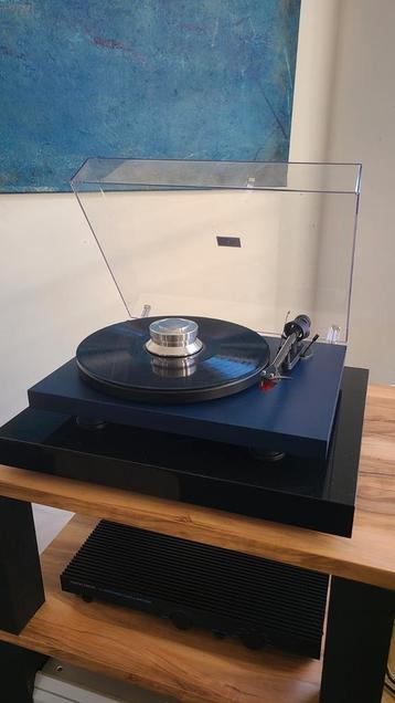 PRO-JECT DEBUT CARBON EVO satin blue ortofon 2mred  disponible aux enchères