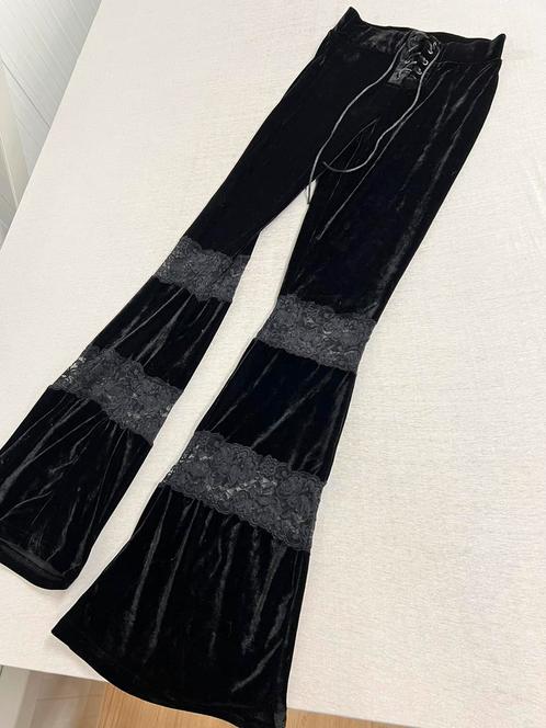 Pantalon femme noir Killstar Bas en velours noir Gothique, Vêtements | Femmes, Culottes & Pantalons, Comme neuf, Taille 36 (S)