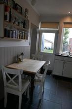 kleine keukentafel met 4 witte stoelen, landelijke stijl., Huis en Inrichting, Tafels | Eettafels, Ophalen, Gebruikt