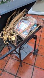 Barbecue grill met deksel, twee wielen en beschermhoes, Tuin en Terras, Houtskoolbarbecues, Ophalen, Gebruikt, Met accessoires