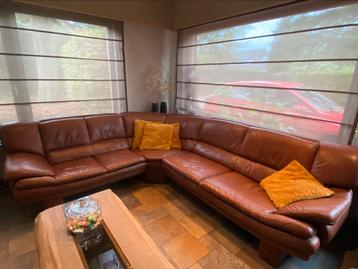 Hoekbank beschikbaar voor biedingen