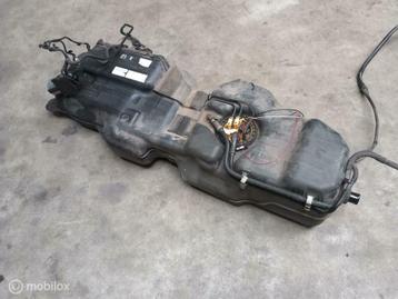 Dieseltank 2.7 TdV6 Land Rover Discovery 3 Diesel Tank pomp beschikbaar voor biedingen