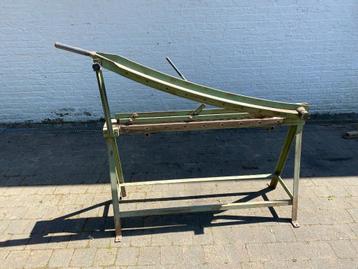 Cisaille guillotine à zinc sur pied beschikbaar voor biedingen